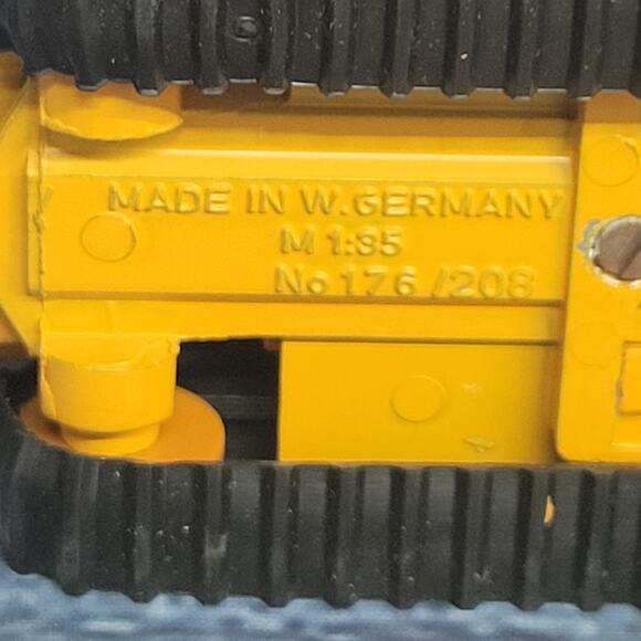Case 850C Track Loader - CAB - o/c - 1/35 - NZG  -Conrad NZG #176 west Germany - Picture 8 of 9